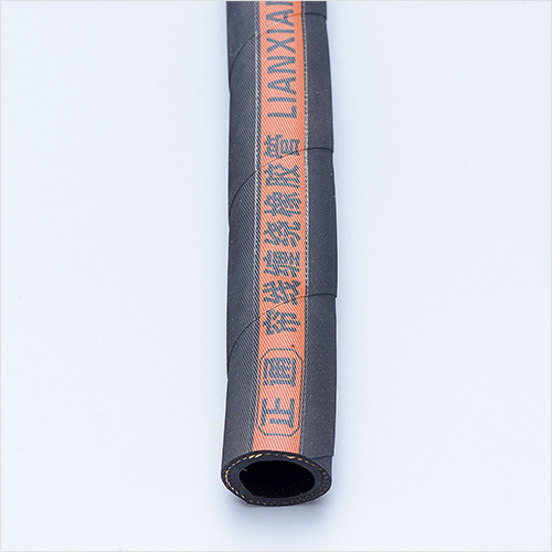 簾線(xiàn)纏繞橡膠管